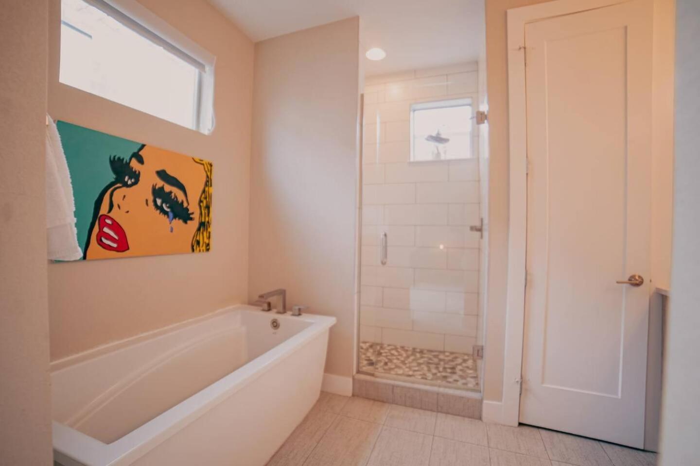 Golden Triangle Townhome At Downtown *